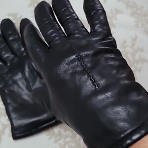 Vintage Fownes Womens Black Leather Gloves Lined, Size 8
